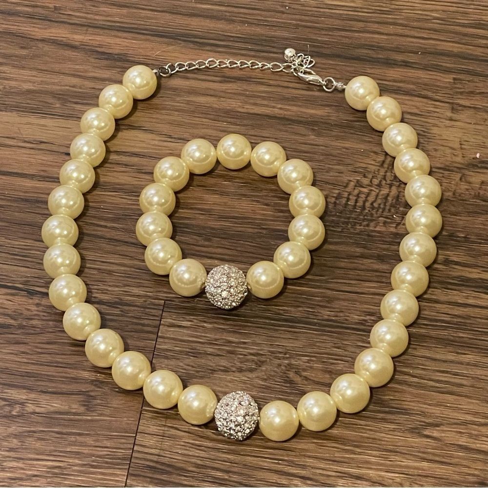 Faux Pearl Bridal Choker Necklace and Bracelet Silver Rhinestone Bead Detail - Picture 5 of 8